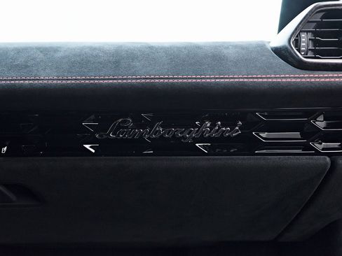 Used 2018 Lamborghini Huracan Performante image 58