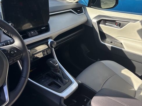 Used 2023 Toyota RAV4 XLE Premium image 7