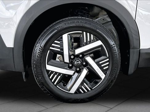 Used 2025 Nissan Kicks SV w/ Charging Package FWD image 11