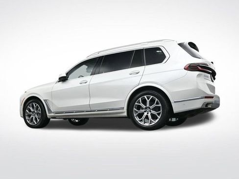 Used 2025 BMW X7 xDrive40i w/ Premium Package image 32