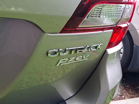 Used 2015 Subaru Outback 2.5i Limited AWD/4WD image 5