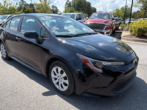Used 2025 Toyota Corolla LE FWD image 5
