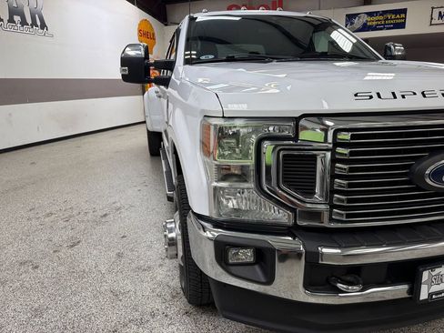 Used 2022 Ford F350 XLT w/ XLT Premium Package AWD/4WD image 14