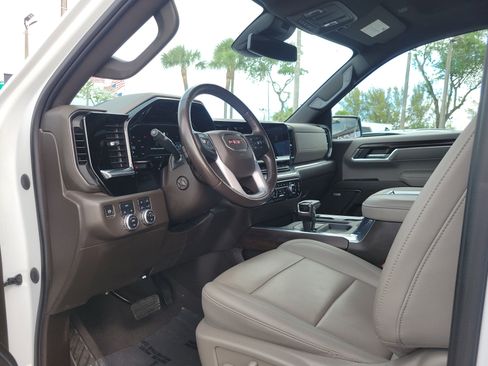 Used 2022 GMC Sierra 1500 SLT w/ SLT Premium Package image 9