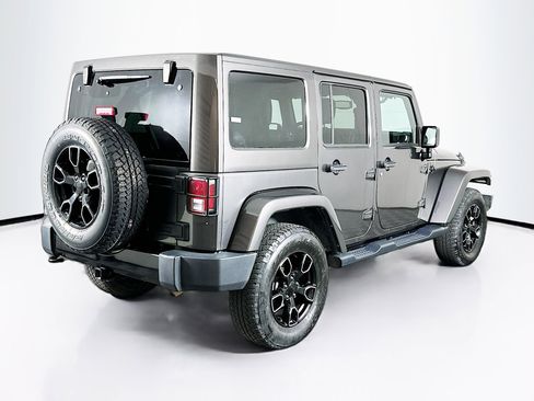 Used 2018 Jeep Wrangler Unlimited Sahara AWD/4WD image 9