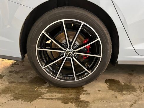 Used 2025 Volkswagen Jetta GLI Autobahn image 32