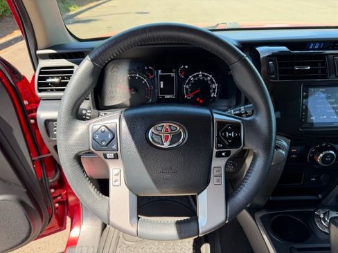 Used 2022 Toyota 4Runner SR5 AWD/4WD image 20