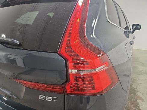 Used 2022 Volvo XC60 B5 Momentum image 19