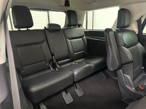 Used 2025 Ford Expedition Platinum image 20