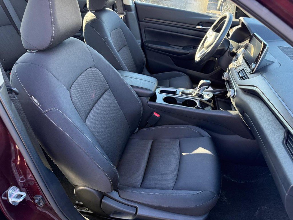 Used 2024 Nissan Altima 2.5 SV FWD image 6