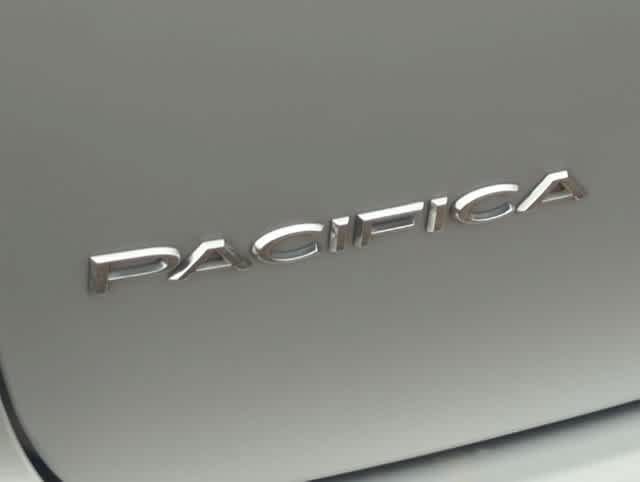 Certified 2024 Chrysler Pacifica Touring-L FWD image 13