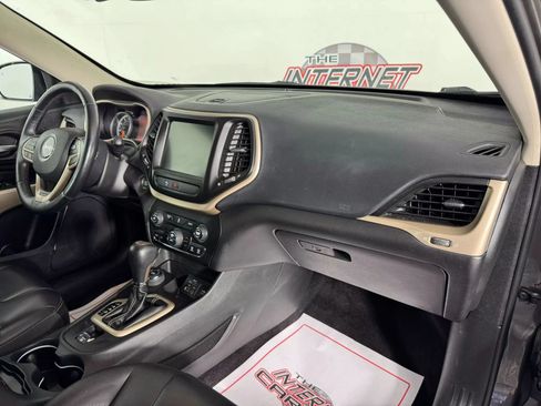 Used 2018 Jeep Cherokee Limited AWD/4WD image 12