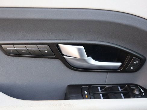 Used 2015 Land Rover Range Rover Evoque Pure Plus image 31