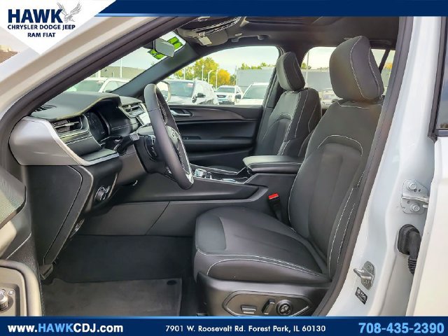 Certified 2025 Jeep Grand Cherokee Laredo X w/ Luxury Tech Group I AWD/4WD image 8