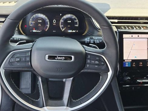 New 2025 Jeep Grand Cherokee Limited w/ Black Appearance Package image 18