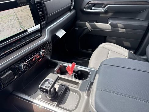 New 2026 GMC Sierra 1500 SLT image 23