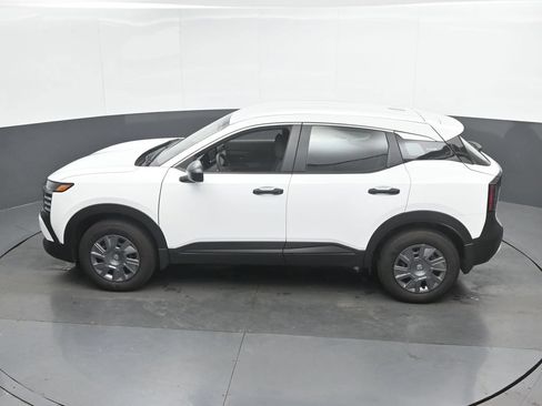 Used 2025 Nissan Kicks S AWD/4WD image 36