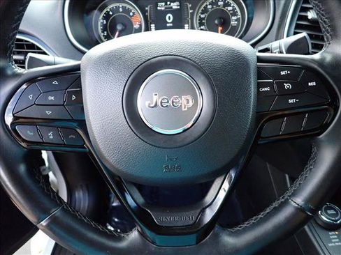 Used 2019 Jeep Cherokee Latitude Plus AWD/4WD image 16