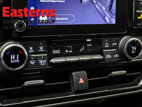 Used 2023 Toyota Highlander LE image 19