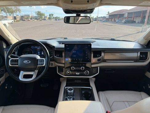 Used 2024 Ford Expedition Limited AWD/4WD image 31