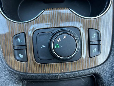 Certified 2023 GMC Acadia SLE w/ Driver Convenience Package image 34