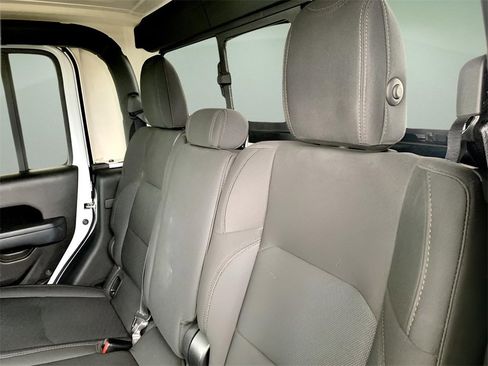 Used 2022 Jeep Gladiator Sport image 17