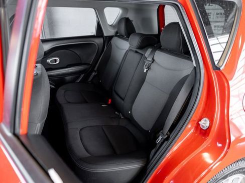 Used 2017 Kia Soul + image 11