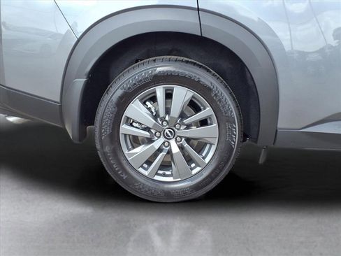 New 2025 Nissan Pathfinder SV image 9