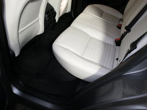 Used 2023 Land Rover Discovery Sport SE image 28