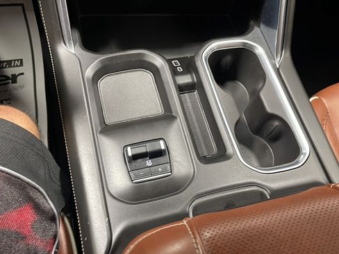 Used 2024 GMC Sierra 2500 Denali Ultimate AWD/4WD image 12