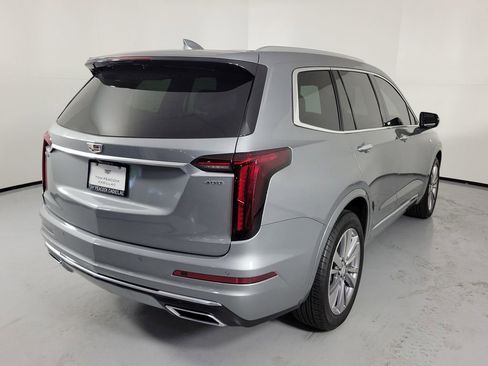 Used 2025 Cadillac XT6 Premium Luxury FWD image 3