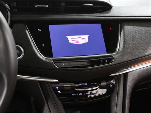 Certified 2022 Cadillac XT5 Premium Luxury image 9