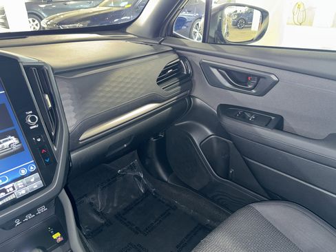 Used 2025 Subaru Forester Premium image 30