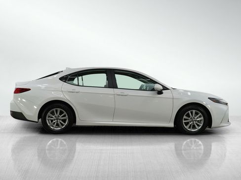 Used 2025 Toyota Camry LE image 7