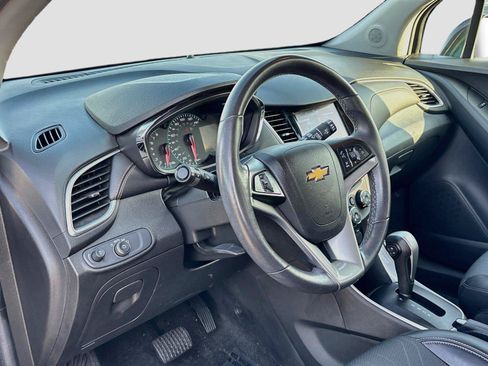 Used 2020 Chevrolet Trax LT w/ Redline Edition FWD image 9
