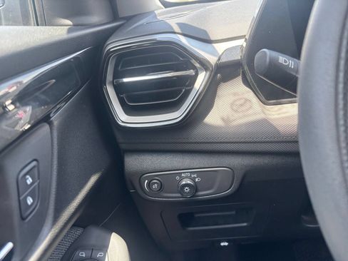 Used 2025 Chevrolet TrailBlazer LT w/ Driver Confidence Package AWD/4WD image 33