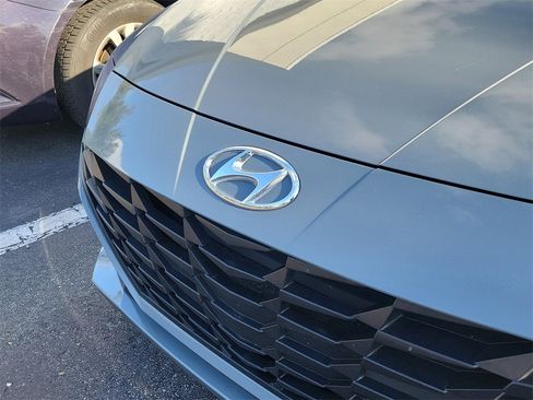 Used 2022 Hyundai Elantra SEL image 10