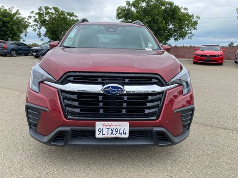 Used 2025 Subaru Ascent Premium AWD/4WD image 2