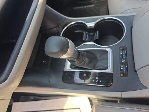 Used 2019 Toyota Highlander Limited AWD/4WD image 20