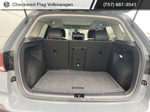 Used 2024 Volkswagen Taos SE image 33