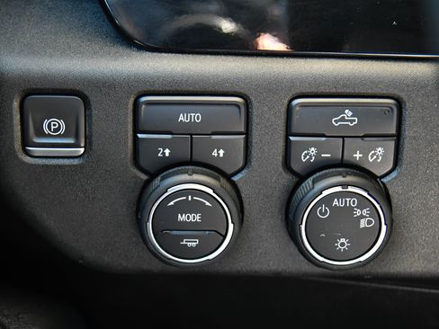 Used 2024 Chevrolet Silverado 1500 LT w/ Protection Package AWD/4WD image 31