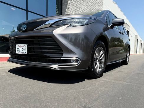 Used 2022 Toyota Sienna XLE FWD image 4