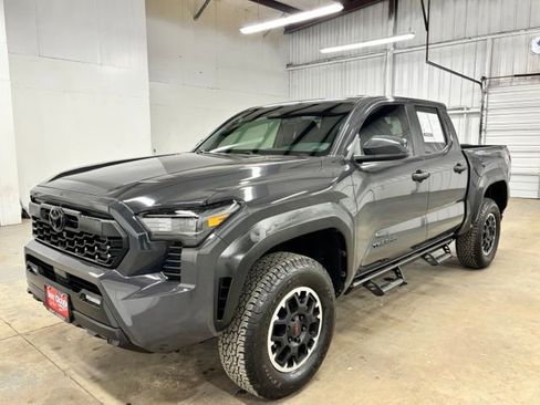 Used 2025 Toyota Tacoma TRD Off-Road AWD/4WD image 3