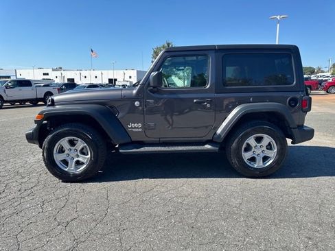 Used 2019 Jeep Wrangler Sport S image 2