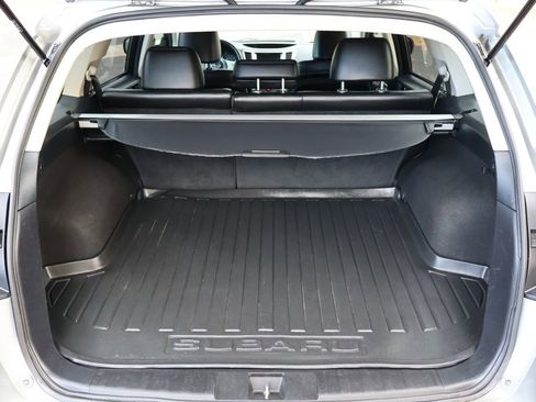 Used 2010 Subaru Outback 3.6R Limited image 14