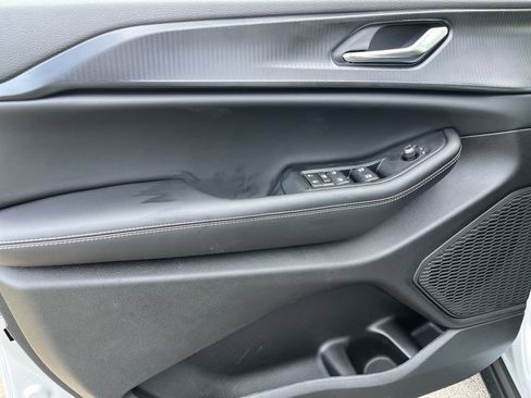 New 2025 Jeep Grand Cherokee L Altitude image 24