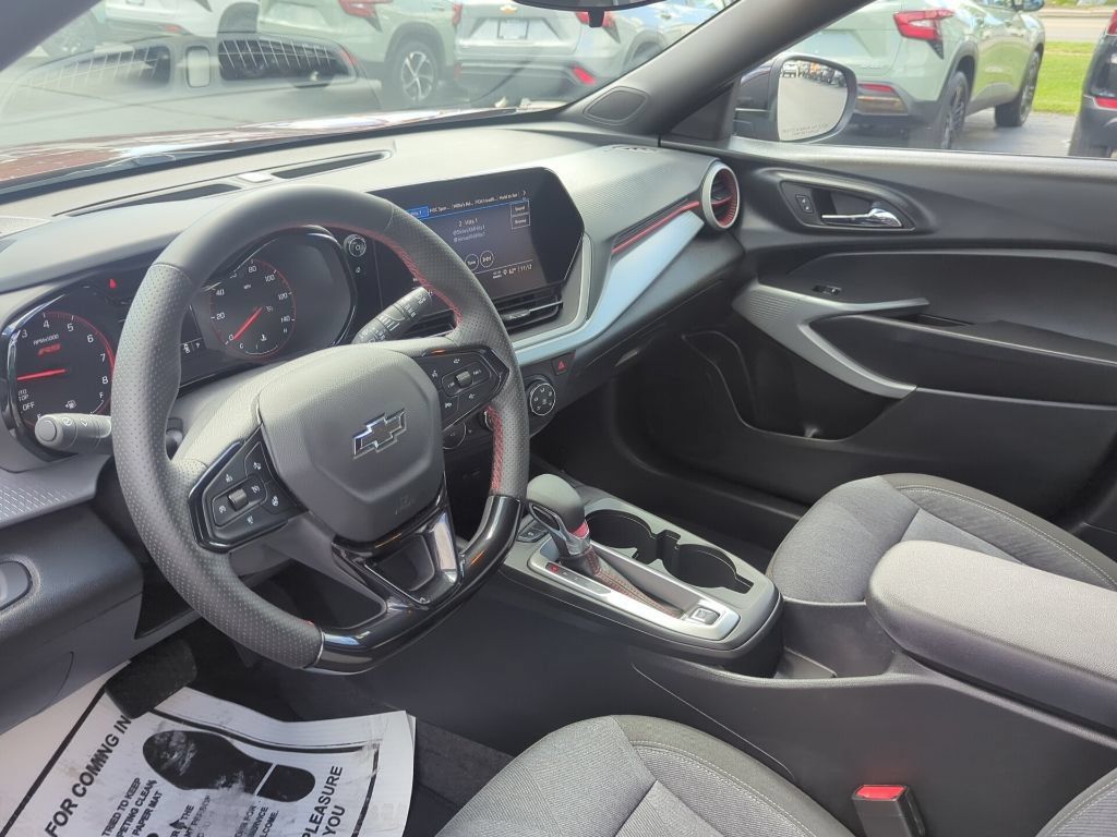 Certified 2024 Chevrolet Trax RS w/ Driver Confidence Package FWD image 17