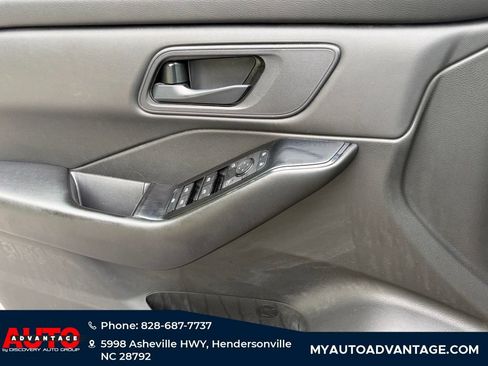 Used 2024 Nissan Rogue S AWD/4WD image 21