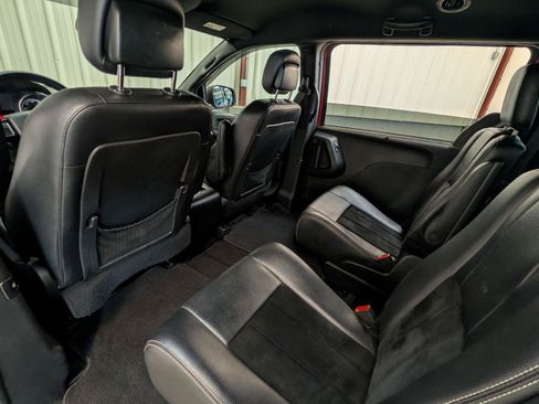 Used 2016 Dodge Grand Caravan SXT FWD image 36
