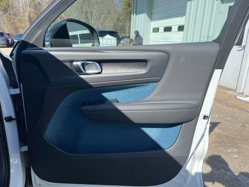 Used 2023 Volvo XC40 Recharge Plus w/ Protection Package Premier image 17